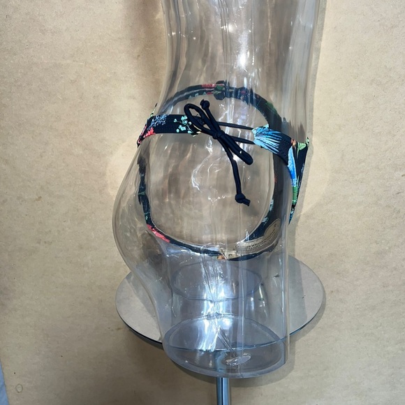 BIKINI BOTTOM - Picture 2 of 3